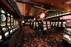 Ilustrasi akses mobile sportsbook dan live casino di go555